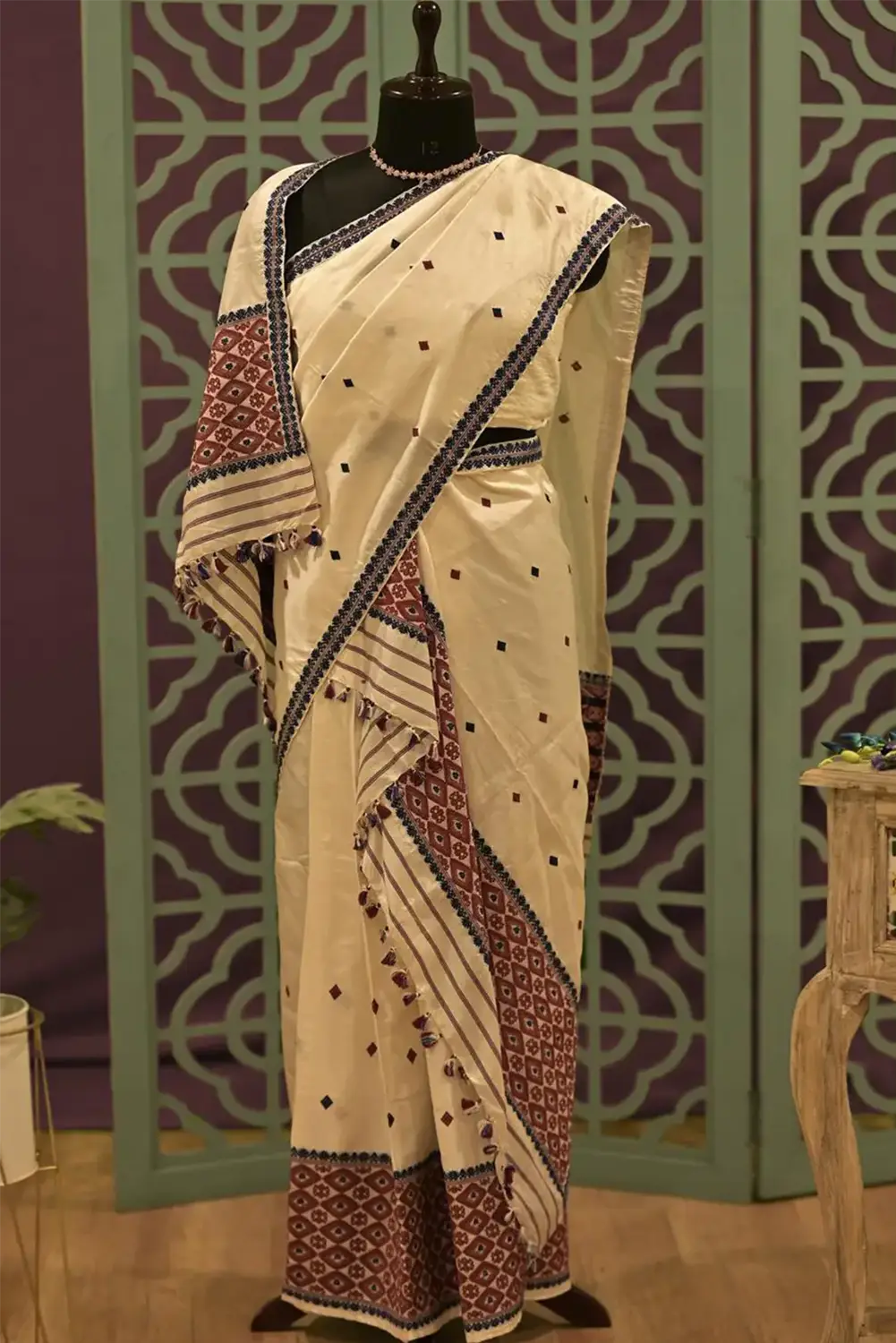 Moloya (মলয়া)